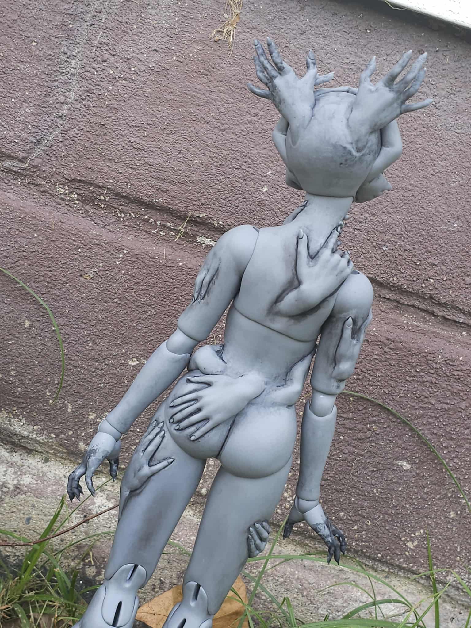 Lilith Behind